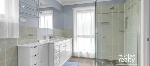 5 bedrooms House in Worrigee, Australia No. 764 5