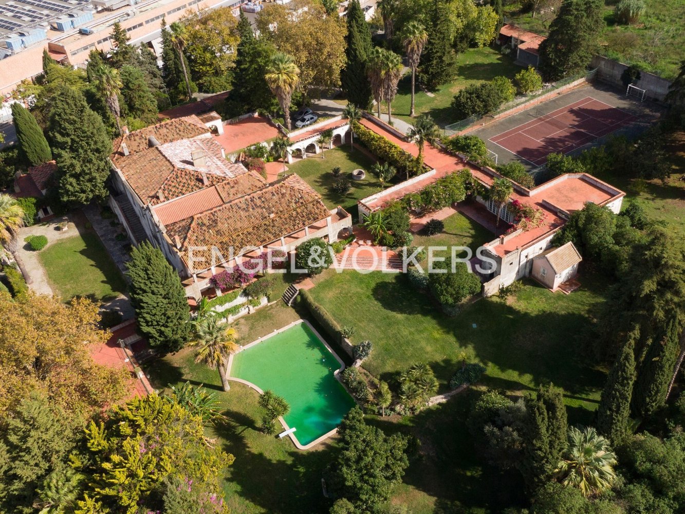 18 bedrooms Villa in Almada, Portugal No. 125779