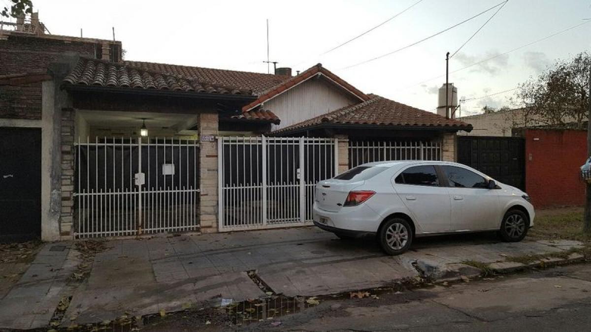 3 bedrooms House in Tres de Febrero, Argentina No. 71196