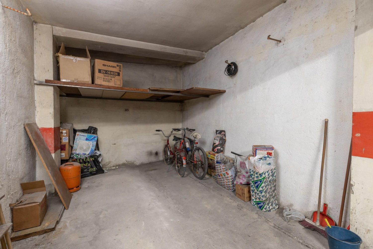 18m² Garage in Granada, Spain No. 166665