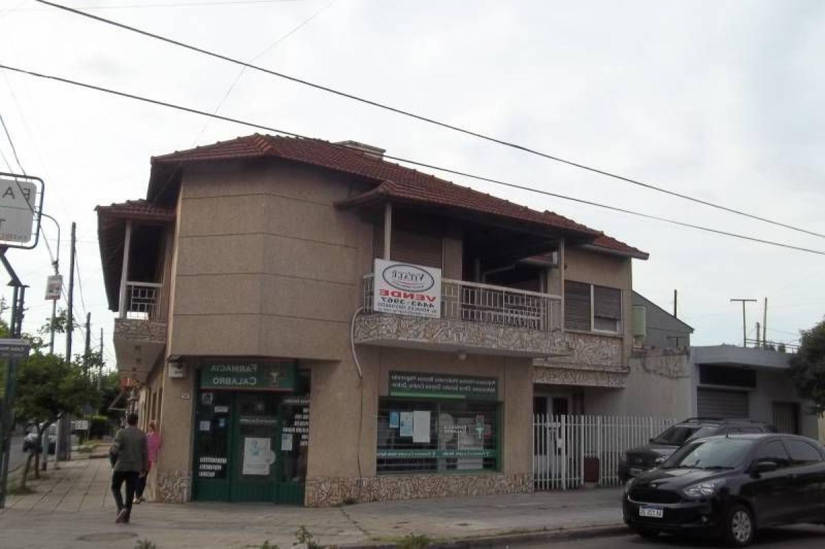  Commercial property in Moron, Argentina No. 24080