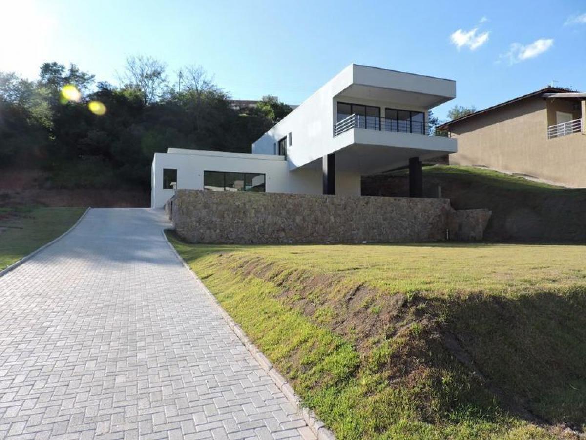 Casa de 4 dormitorios en Sao Paulo, Brazil No. 587539