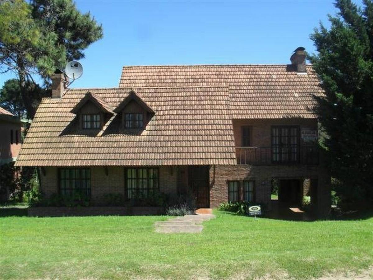 3 bedrooms House in Mar del Plata, Argentina No. 97967