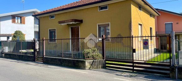 4-salle Villa à Presezzo, Italy No. 2457 2