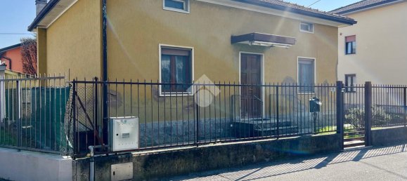 4-salle Villa à Presezzo, Italy No. 2457 5