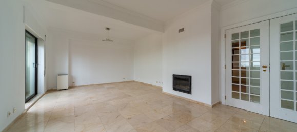 Apartamento de 3 dormitorios en Cascais, Portugal No. 102685 3