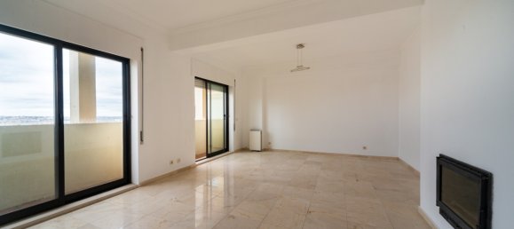 Apartamento de 3 dormitorios en Cascais, Portugal No. 102685 4