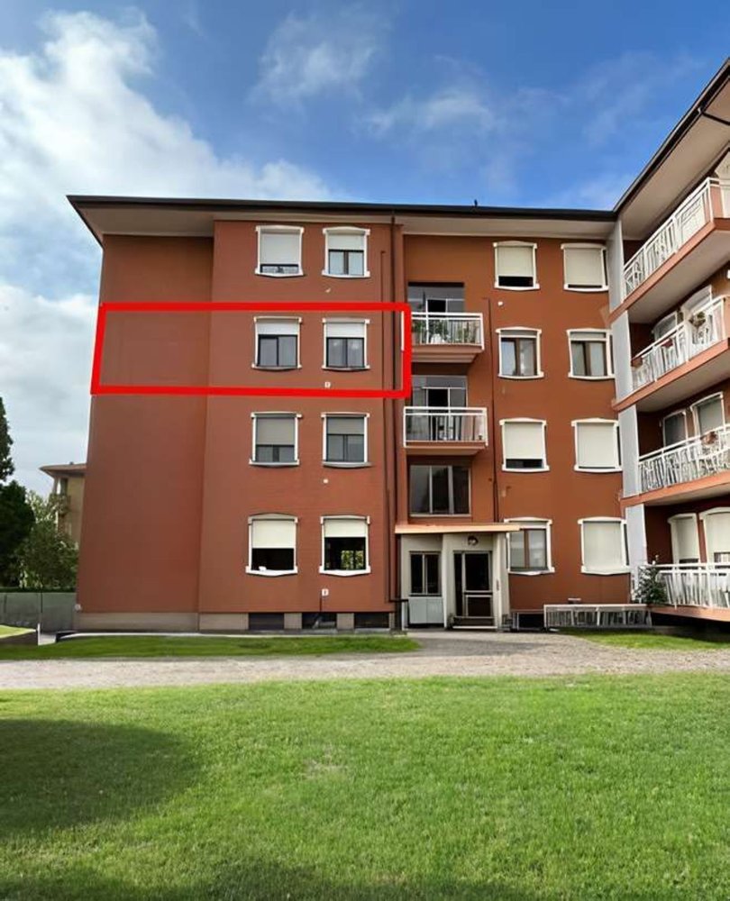 4 rooms Apartment in Lomagna, Italy No. 5196