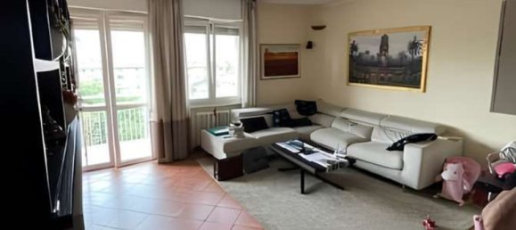 4 rooms Apartment in Lomagna, Italy No. 5196 3