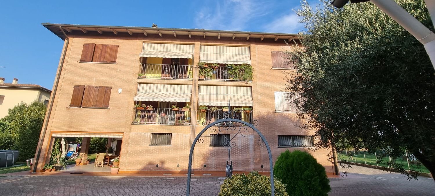 6 bedrooms Apartment in San Giorgio di Piano, Italy No. 318762