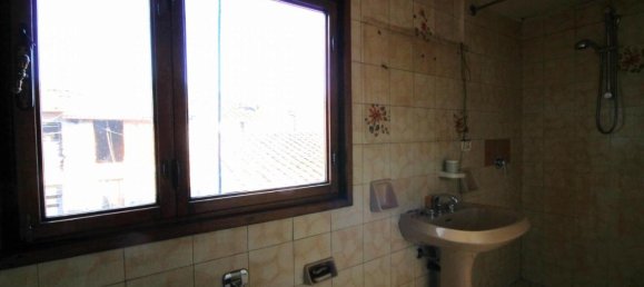 6 rooms House in Capannori, Italy No. 122246 11
