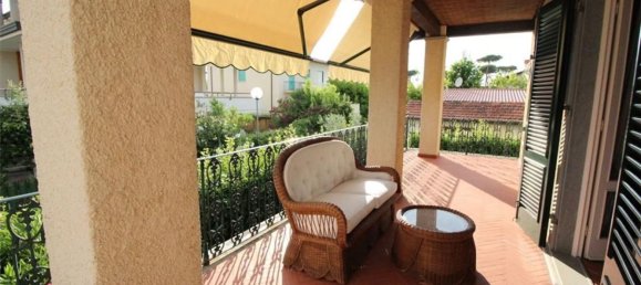 2 bedrooms Villa in Forte dei Marmi, Italy No. 371011 4