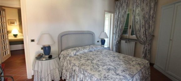 2 bedrooms Villa in Forte dei Marmi, Italy No. 371011 12