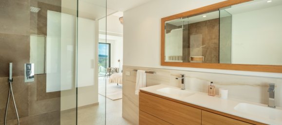 5 bedrooms Villa in Marbella, Spain No. 95221 19