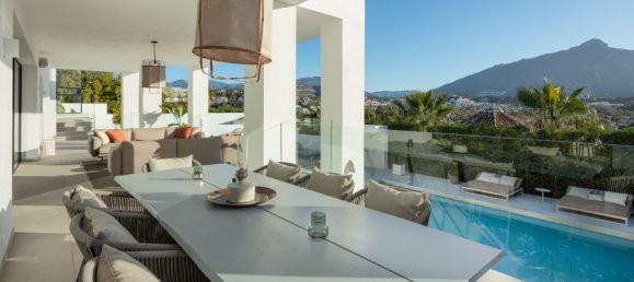 5 bedrooms Villa in Marbella, Spain No. 95221 17