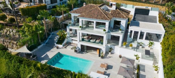 5 bedrooms Villa in Marbella, Spain No. 95221 16
