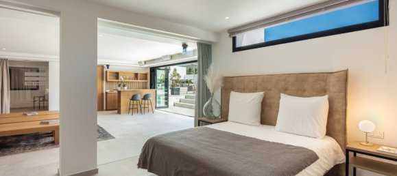 5 bedrooms Villa in Marbella, Spain No. 95221 4