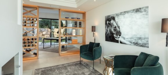 5 bedrooms Villa in Marbella, Spain No. 95221 9