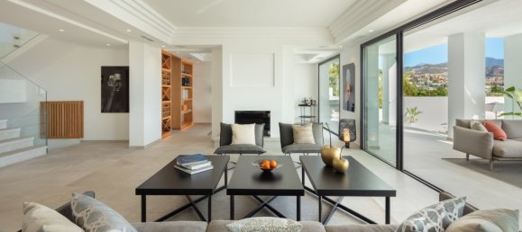 5 bedrooms Villa in Marbella, Spain No. 95221 10