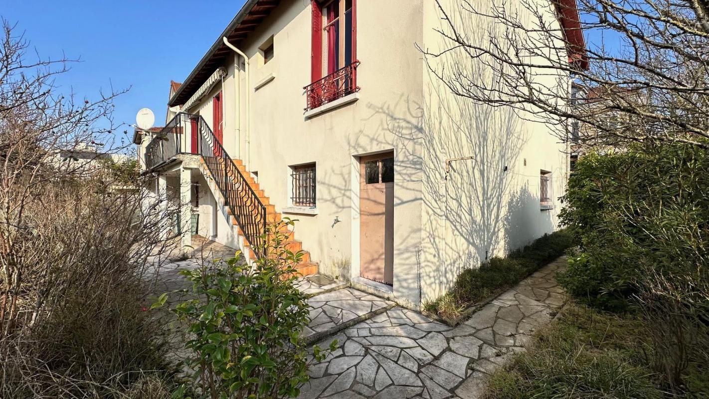 Дом с 3 спальнями в Нёйи-Плезанс, Франция № 141725