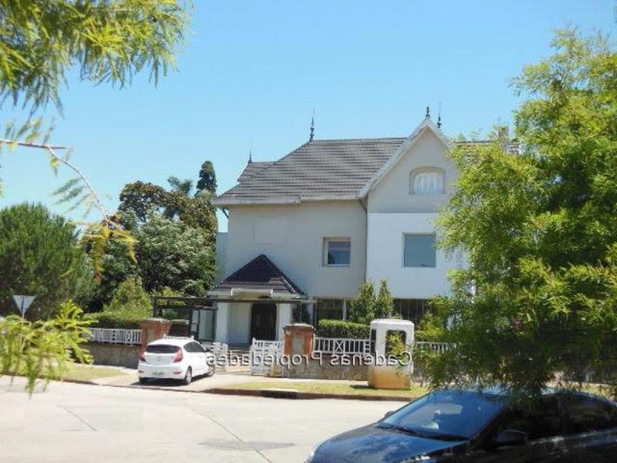 Casa de 8 dormitorios en Montevideo, Uruguay No. 4246