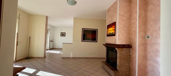 4-salle Appartement à Torre Cajetani, Italy No. 223799 7