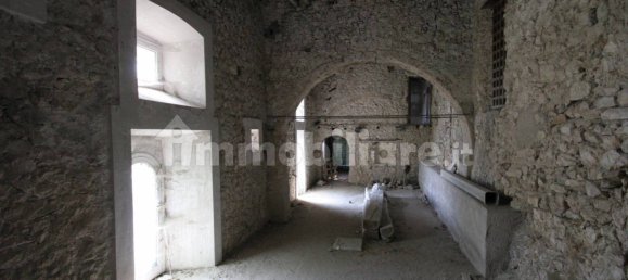 Здание с 5 комнатами в Фонтана Лири, Италия № 170003 11