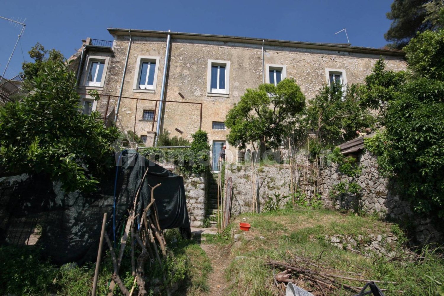 Здание с 5 комнатами в Фонтана Лири, Италия № 170003