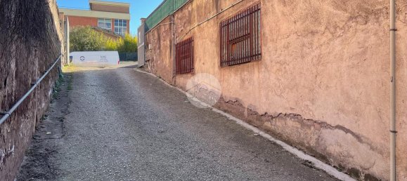 1 room Garage in Rome, Italy No. 19818 2