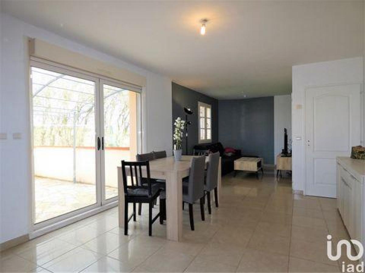 Casa de 4 dormitorios en Auxerre, France No. 4554