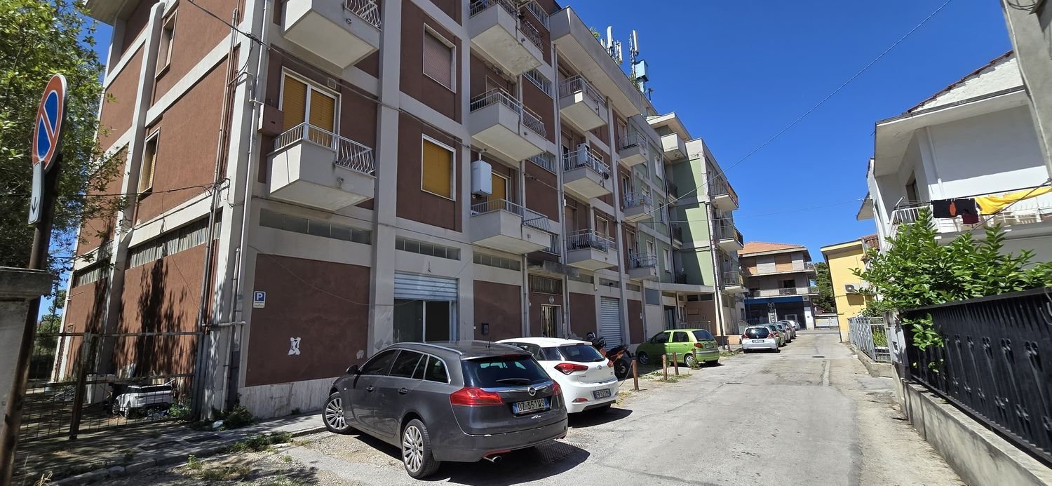 Gewerbliche Immobilie in Pescara, Italy 260m², Nr. 305260