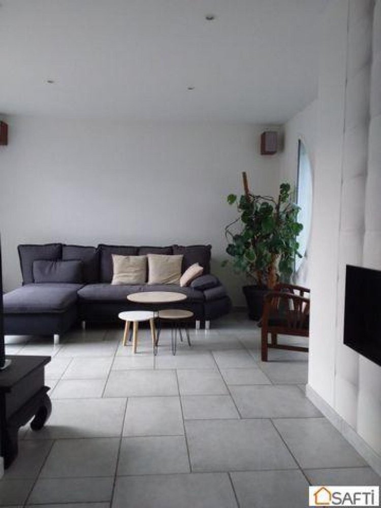 4 Schlafzimmer Haus in Montaigu, France, Nr. 26704