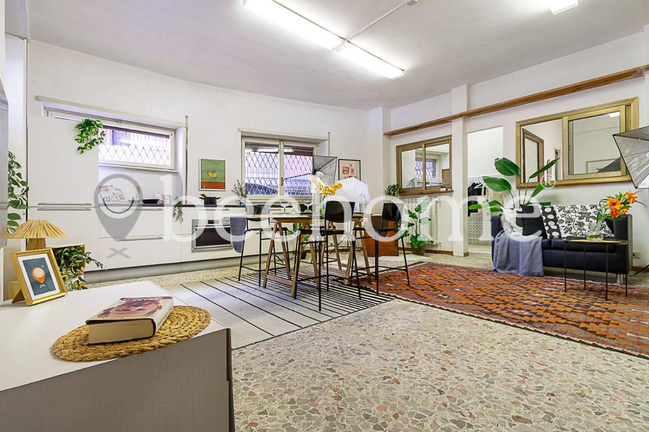 Квартира с 2 комнатами в Рим, Италия № 37572