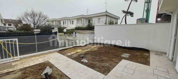 3 bedrooms House in Ravenna, Italy No. 87818 3