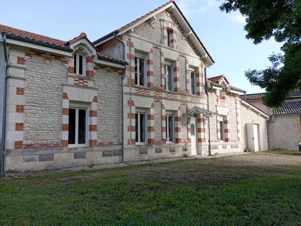 4 chambres Maison à Jonzac, France No. 286131