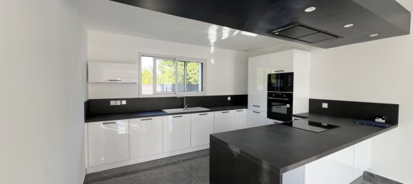 4 bedrooms House in Calvados, France No. 316814 7