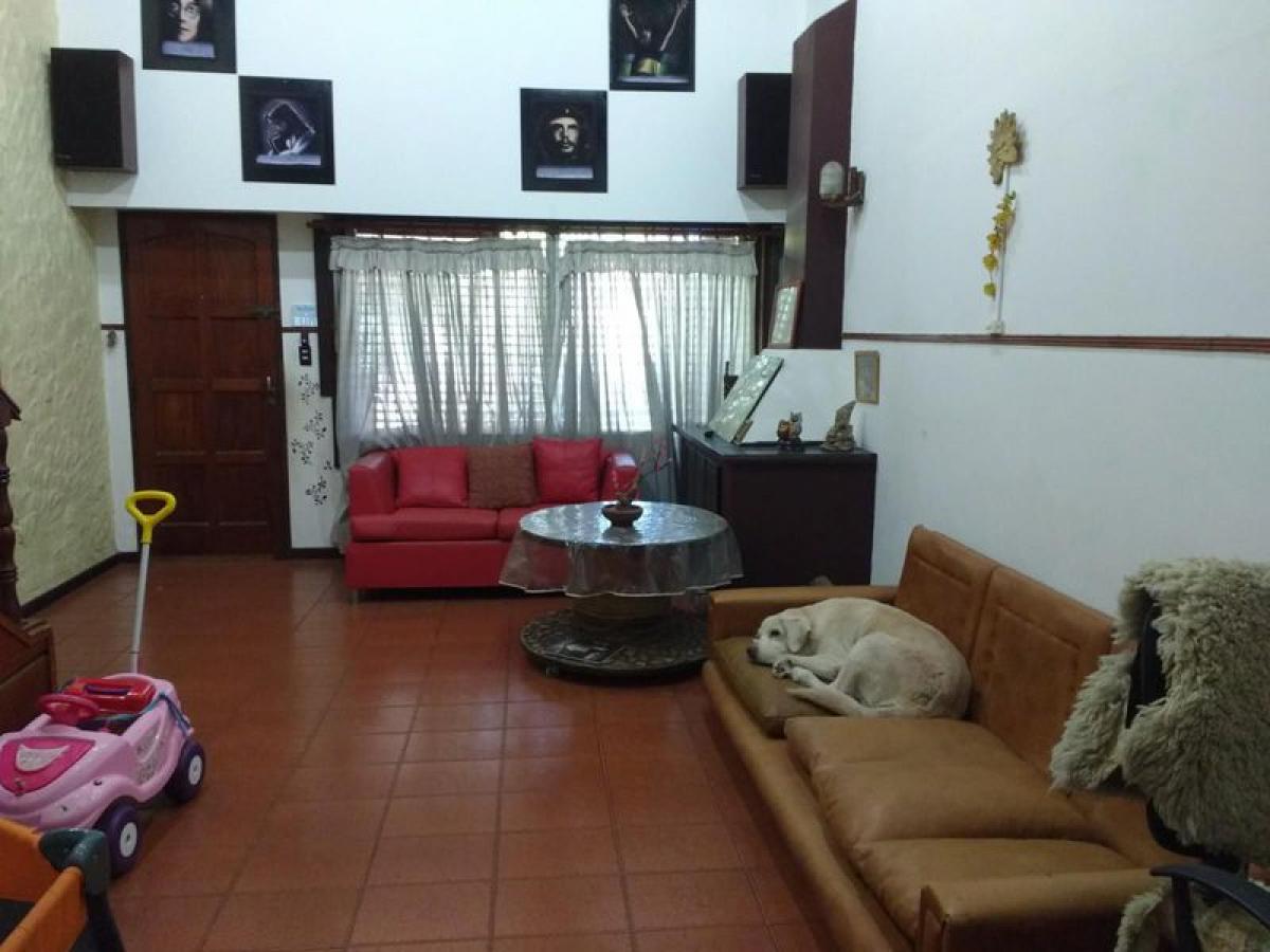 4 bedrooms House in Hurlingham, Argentina No. 95406