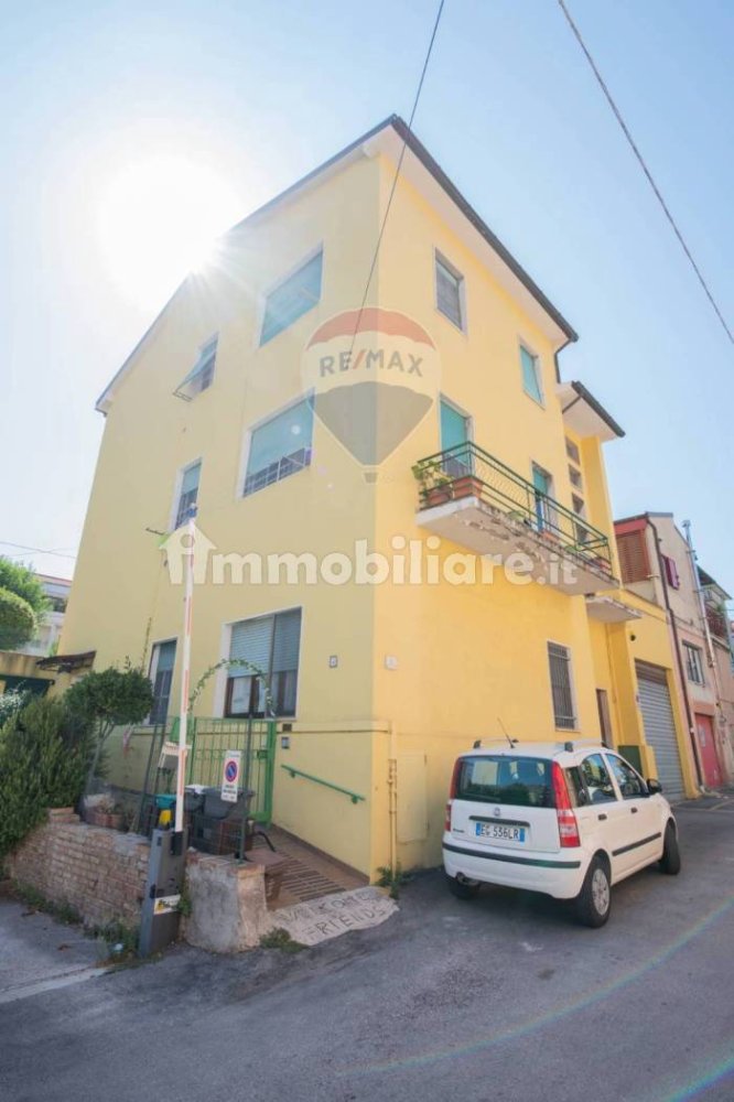 2 bedrooms Apartment in Ancona, Italy No. 374221