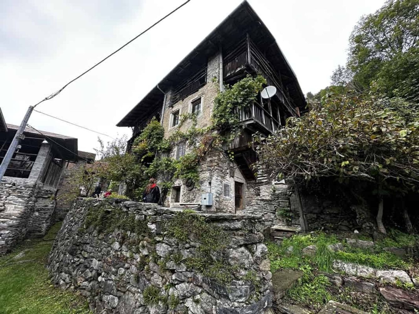 12-Zimmer Haus in Varallo, Italy, Nr. 115378