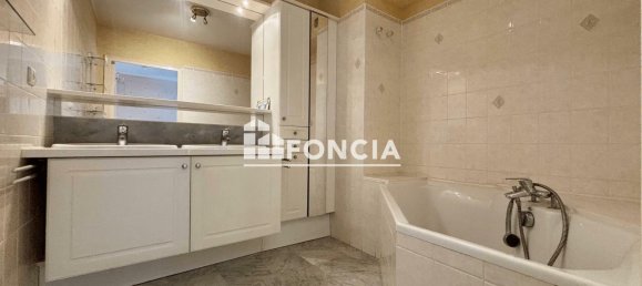 2 bedrooms Apartment in Saint-Etienne, France No. 355493 6