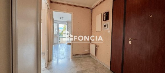 2 bedrooms Apartment in Saint-Etienne, France No. 355493 4