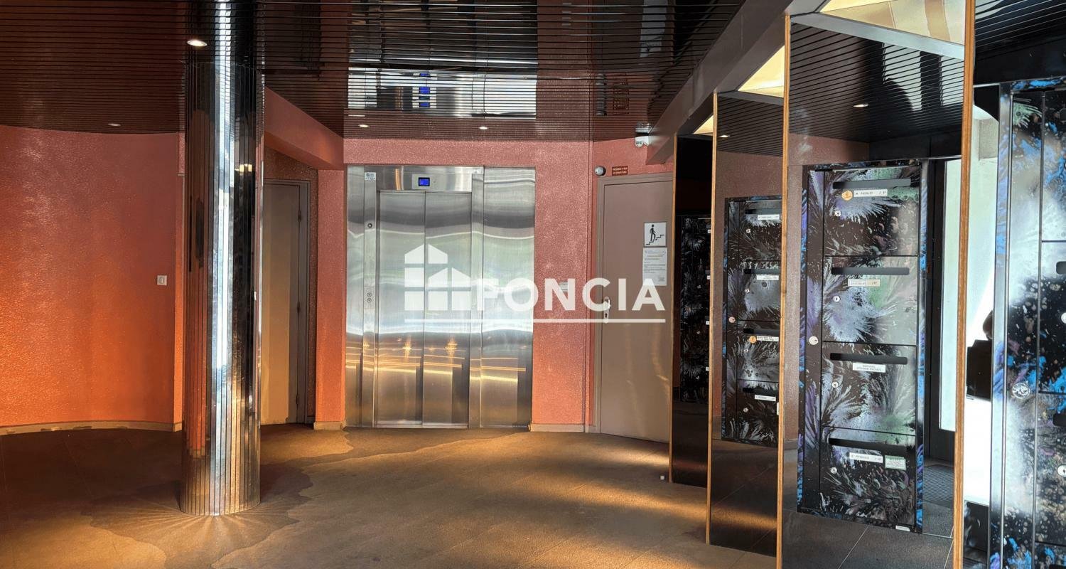 2 bedrooms Apartment in Saint-Etienne, France No. 355493