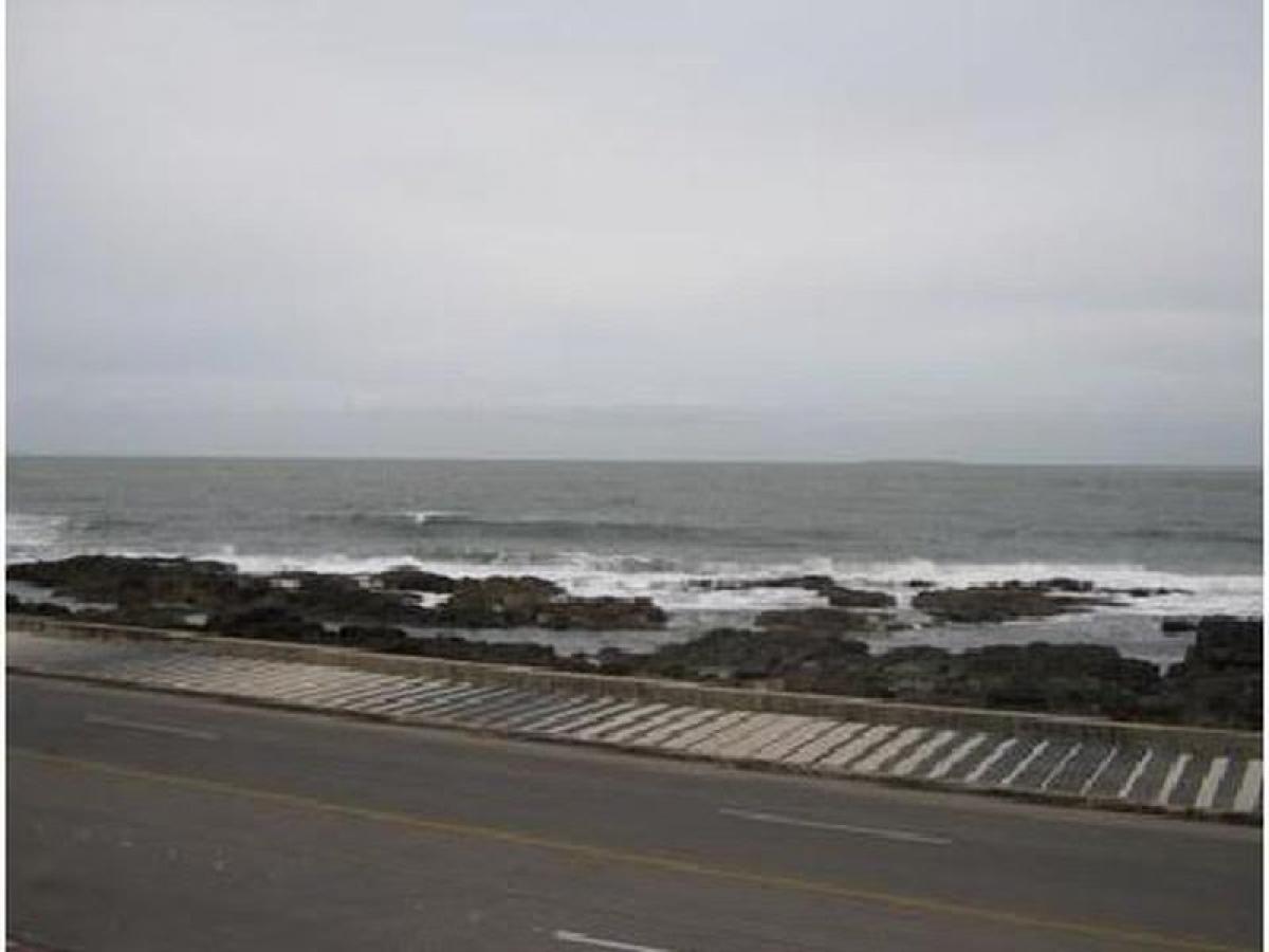 Apartamento de 3 dormitorios en Maldonado, Uruguay No. 7827