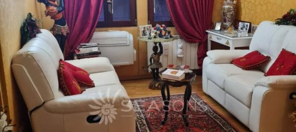 4 rooms Apartment in Venice, Italy No. 13730 2