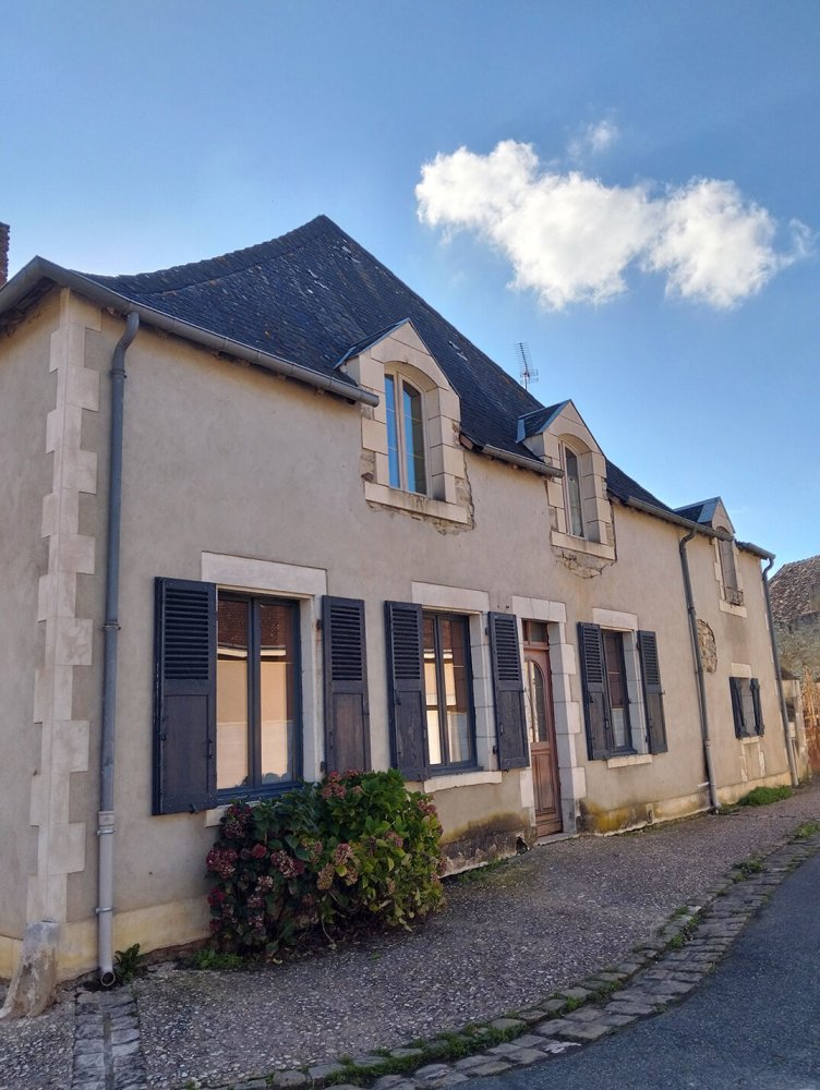 3 bedrooms House in Prissac, France No. 213125