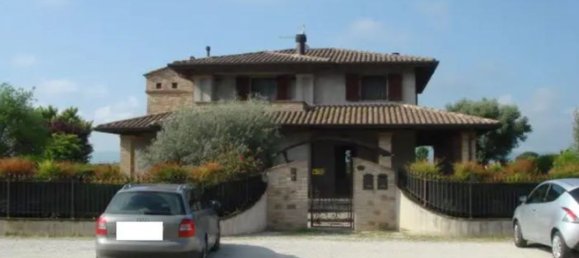 10 rooms House in Bastia Umbra, Italy No. 46636 3