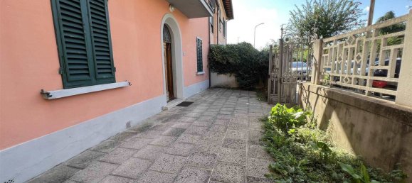12 bedrooms House in Pistoia, Italy No. 339576 3