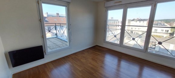 1 bedroom Apartment in Creil, France No. 240130 3