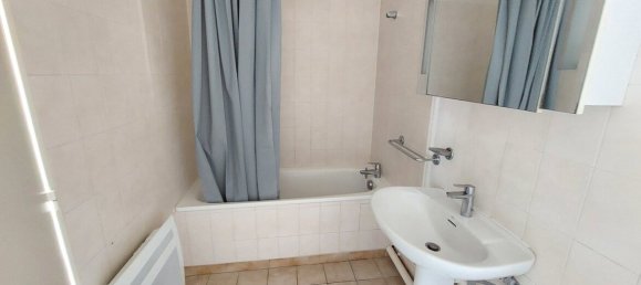 1 bedroom Apartment in Creil, France No. 240130 6