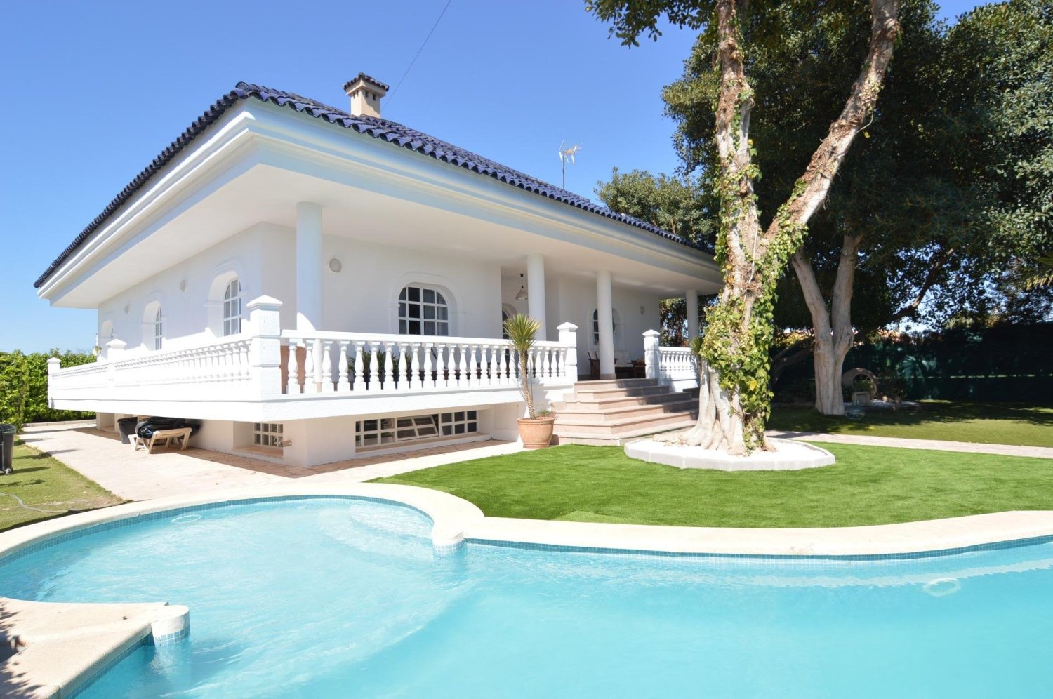 4 bedrooms Villa for sale in Torrevieja, Alicante, Valencian Community, Spain № 364878